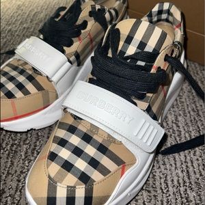 Shoes BURBERRY women size 8